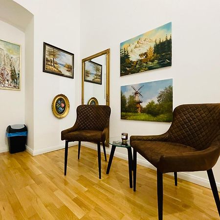 Direct City Center-Privat Rooms-5 Minutes Mariahilferstrasse Wien Exteriör bild