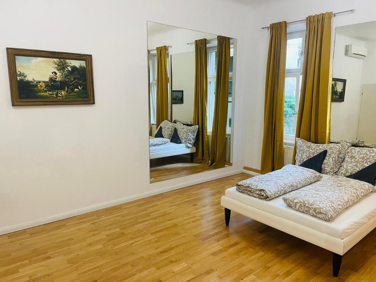 Direct City Center-Privat Rooms-5 Minutes Mariahilferstrasse Wien Exteriör bild