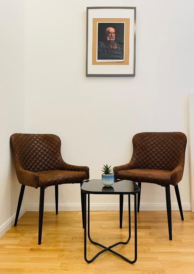 Direct City Center-Privat Rooms-5 Minutes Mariahilferstrasse Wien Exteriör bild