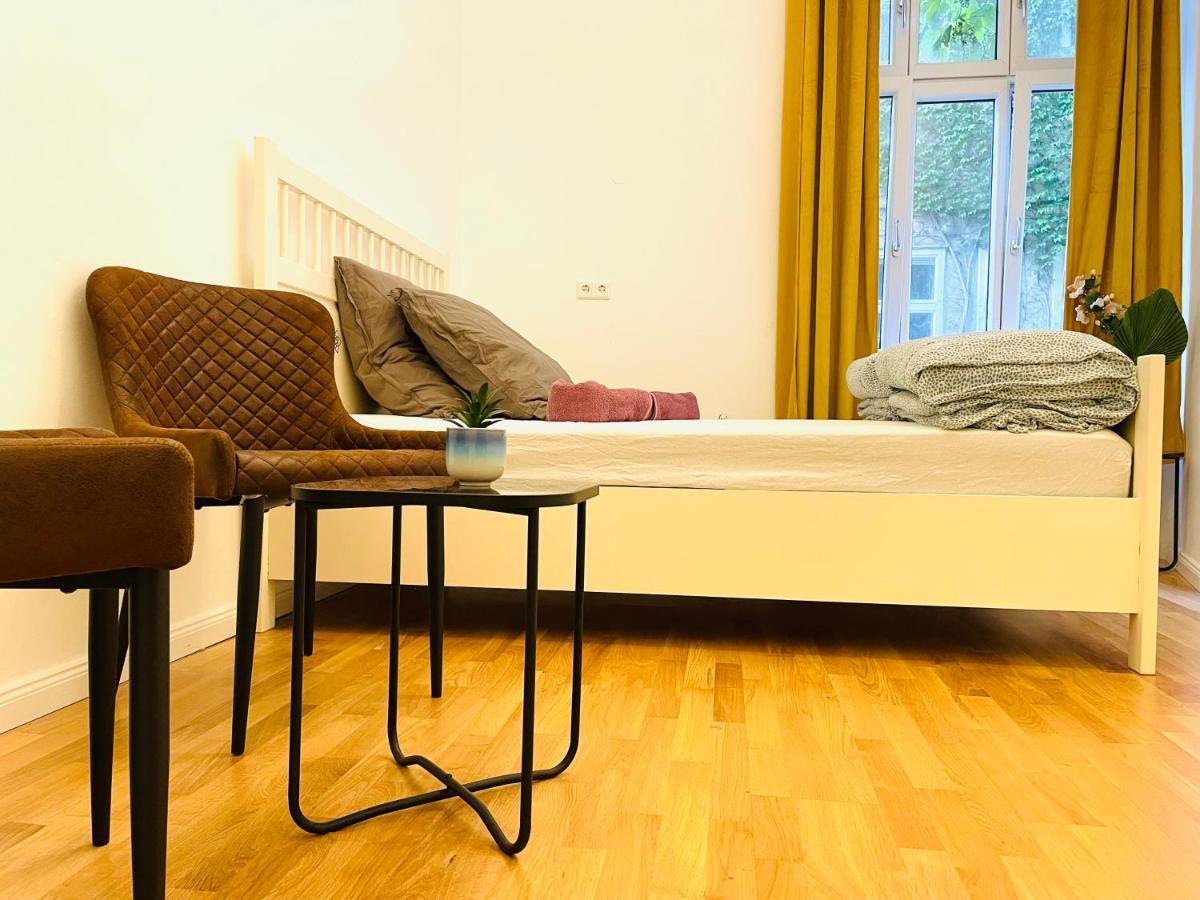 Direct City Center-Privat Rooms-5 Minutes Mariahilferstrasse Wien Exteriör bild