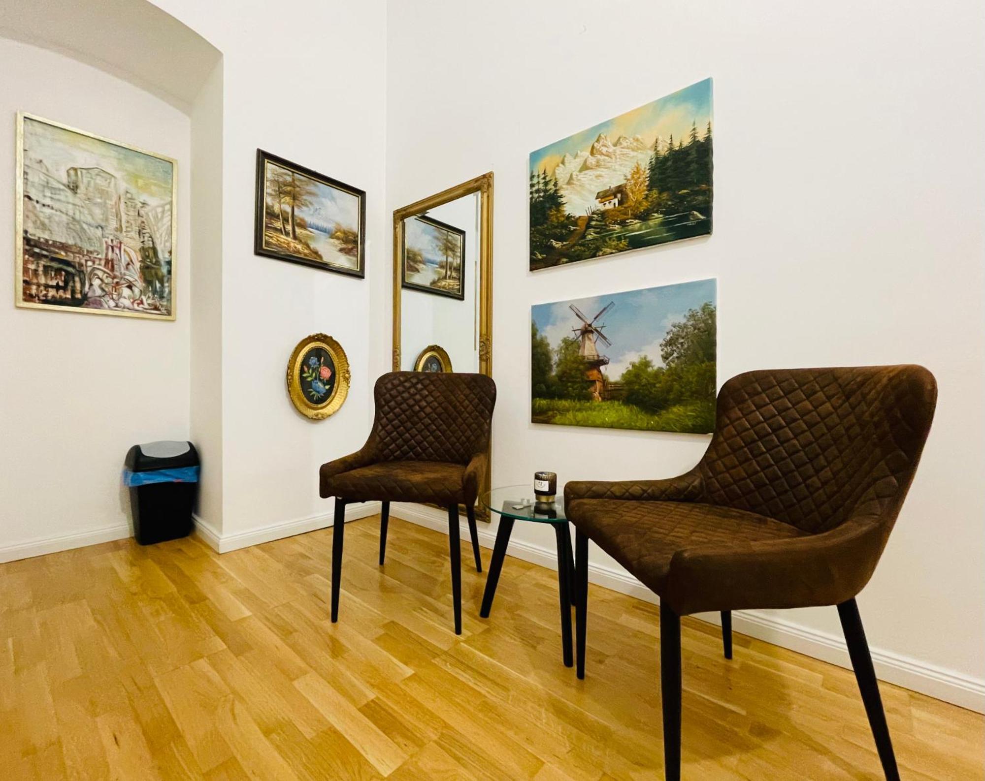 Direct City Center-Privat Rooms-5 Minutes Mariahilferstrasse Wien Exteriör bild
